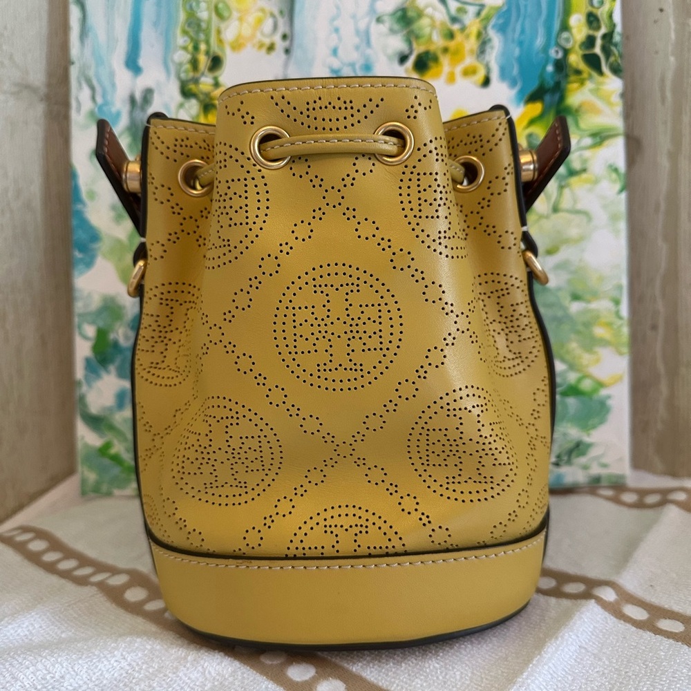 Tory Burch Bucket Bag in Golden Sunset - Picture 4 of 10